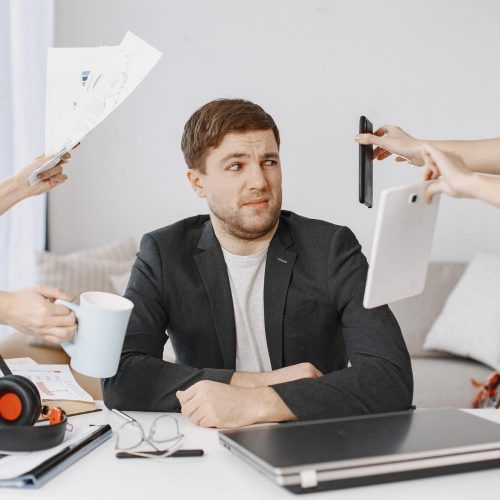 equilibrando-a-sobrecarga-de-informacoes-no-trabalho-com-saude-integrativa